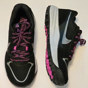 ✨ Nike ACG Lowcate Hiking / Adventure Shoe in Black / Cool Grey / Wolf Grey ✨